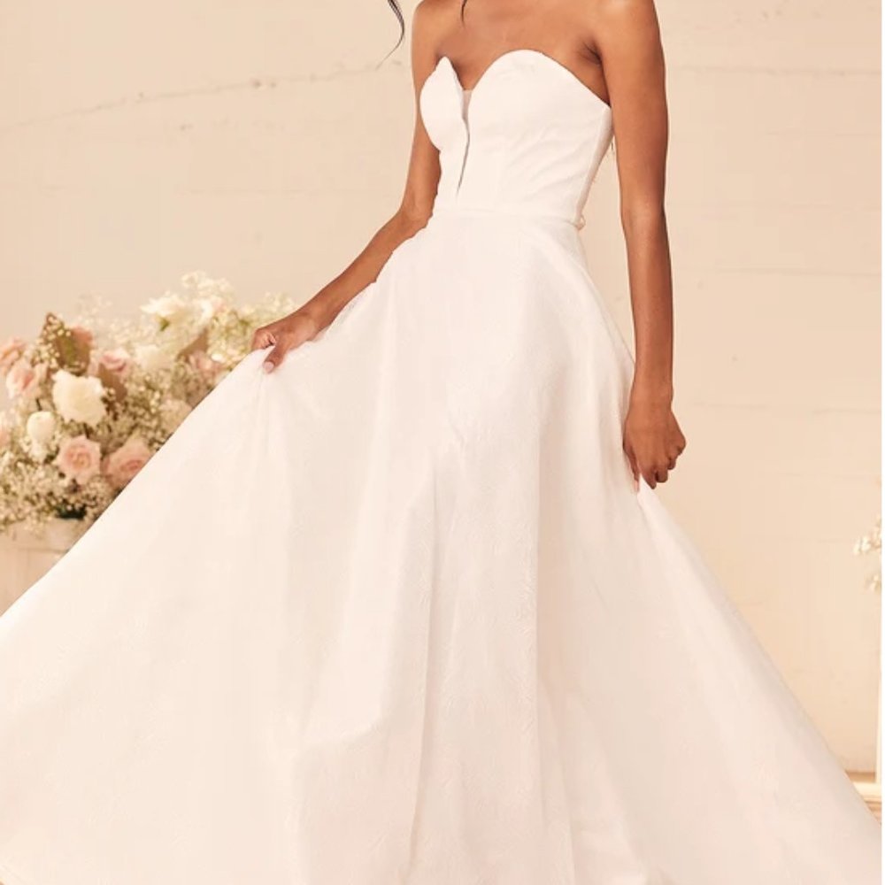 NWT Lulu’s Storybook Romance White Sparkling Lace-Up Strapless A-Line Gown